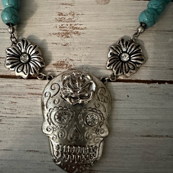 Vintage Silver Tone Skull Necklace Turquoise Beads Rhinestone Eyes - Picture 8 of 10